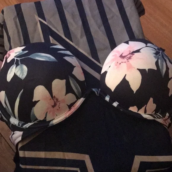 PINK Victoria's Secret Women's Bra Bundle - Picture 4 of 7